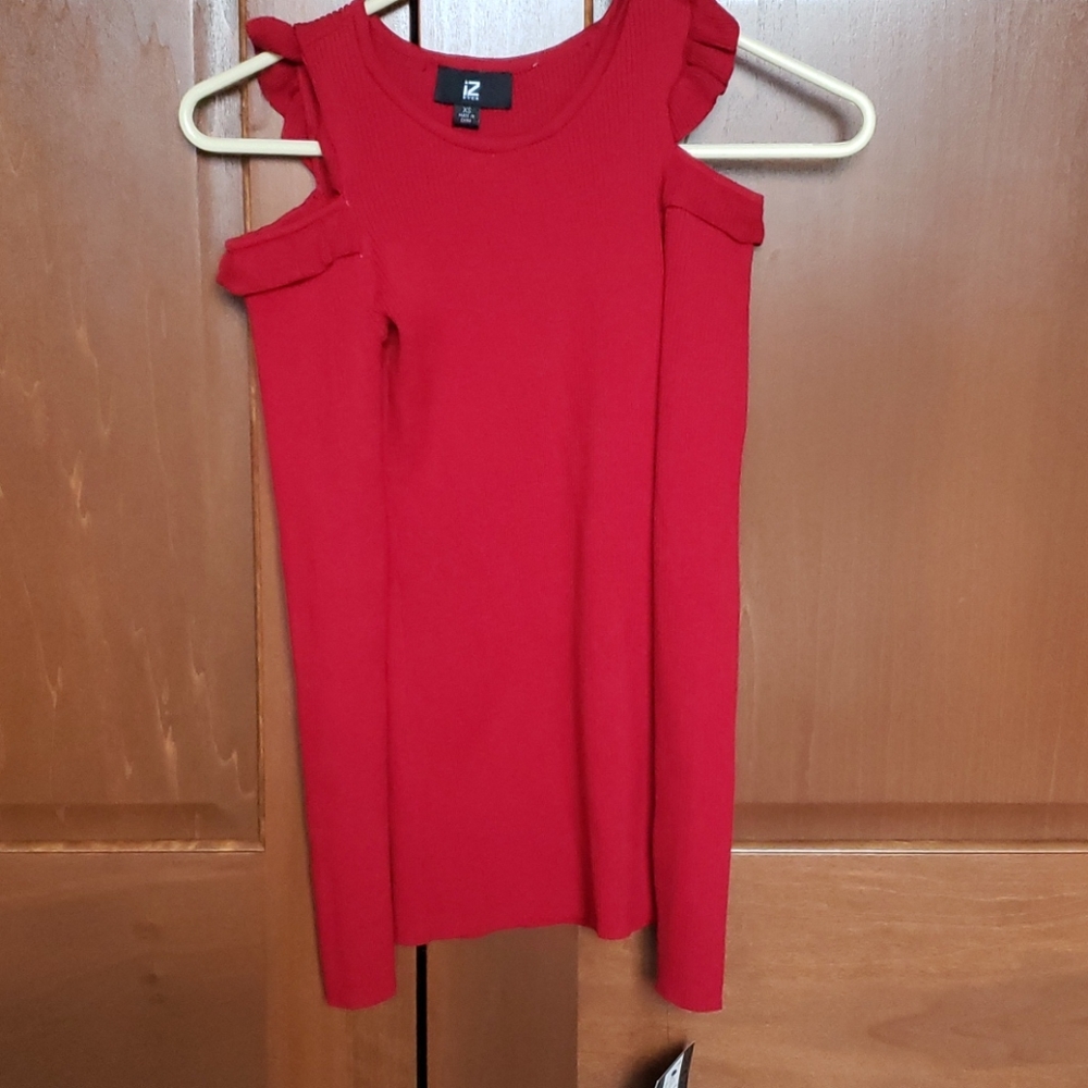 Womans cold shoulder long sleeve shirt